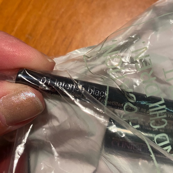 Clinique Makeup/Skincare Set with Cosmetic Bag - Picture 9 of 10